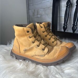 Palladium womens 7 Tan Leather combat work lace up Boots